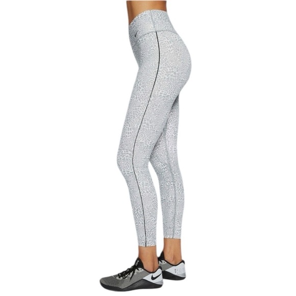Nike Dri-Fit Size XS Smoke Grey and White Leopard High-Rise Leggings. - Picture 2 of 8